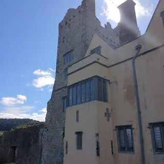 The mullioned windows and gable of Ormond Castle at Carrick-on-Suir