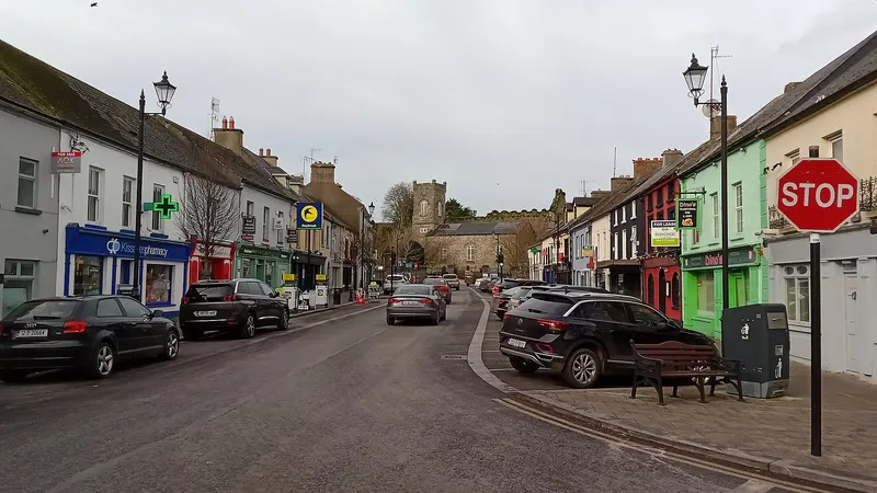 The wide main street of Thomastown running down to the old buildings at the end