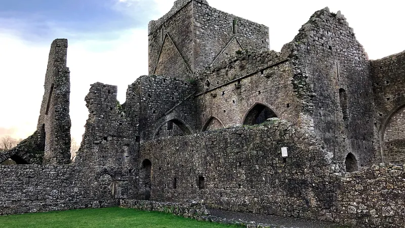 Cloister, Hore Abbey, Caiseal, Éire