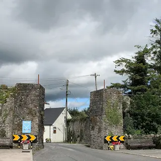 The headless "arch" in Jamestown, County Leitrim