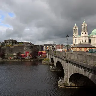 The bridge over the Shannon at Athlone with the castle and the church behind
