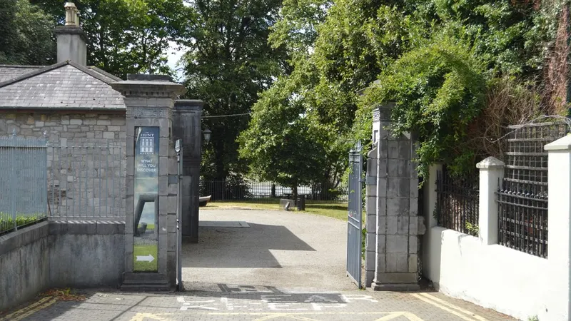 The gates and courtyard entrance to the Hunt Museum in Limerick