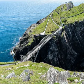 The footbridge and steps leading out to the signal station at Mizen Head